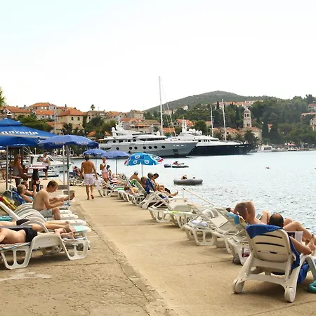 Pansion Lovac Casa de hóspedes 3*