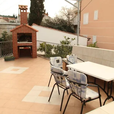 Guest house Pansion Lovac 3*