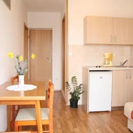 Pansion Lovac בית הארחה 3*